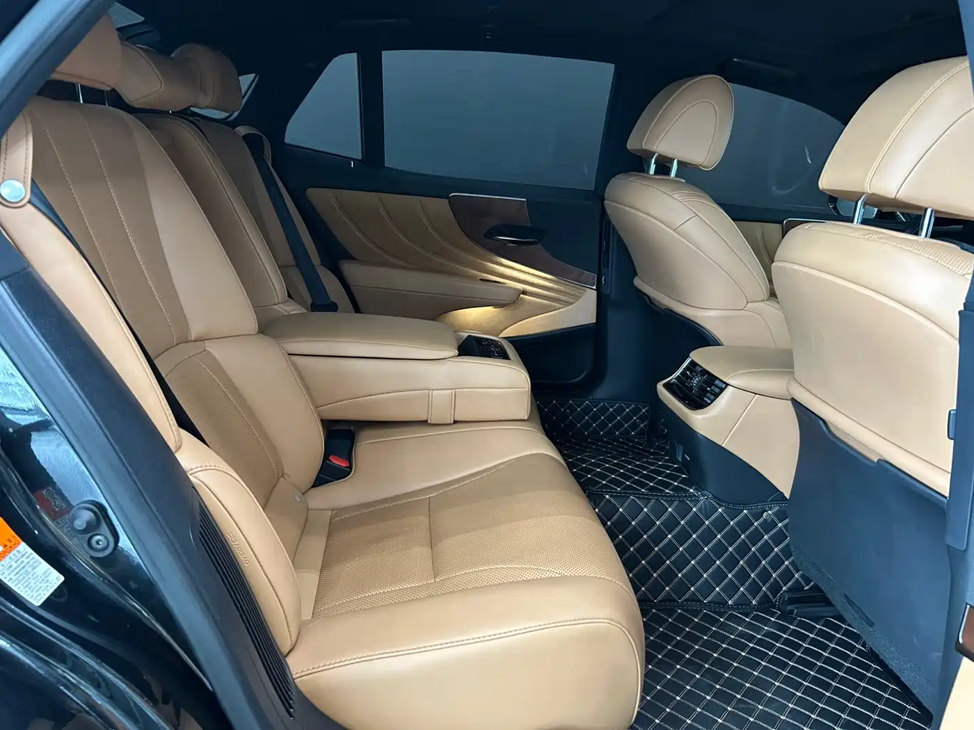 Lexus LS 2021 500h Excellence Edition фото 15