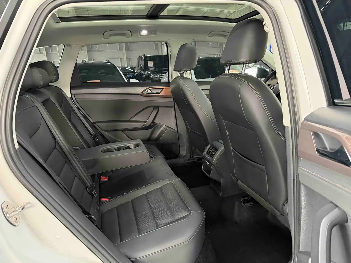 Volkswagen Tharu, миниатюра 16