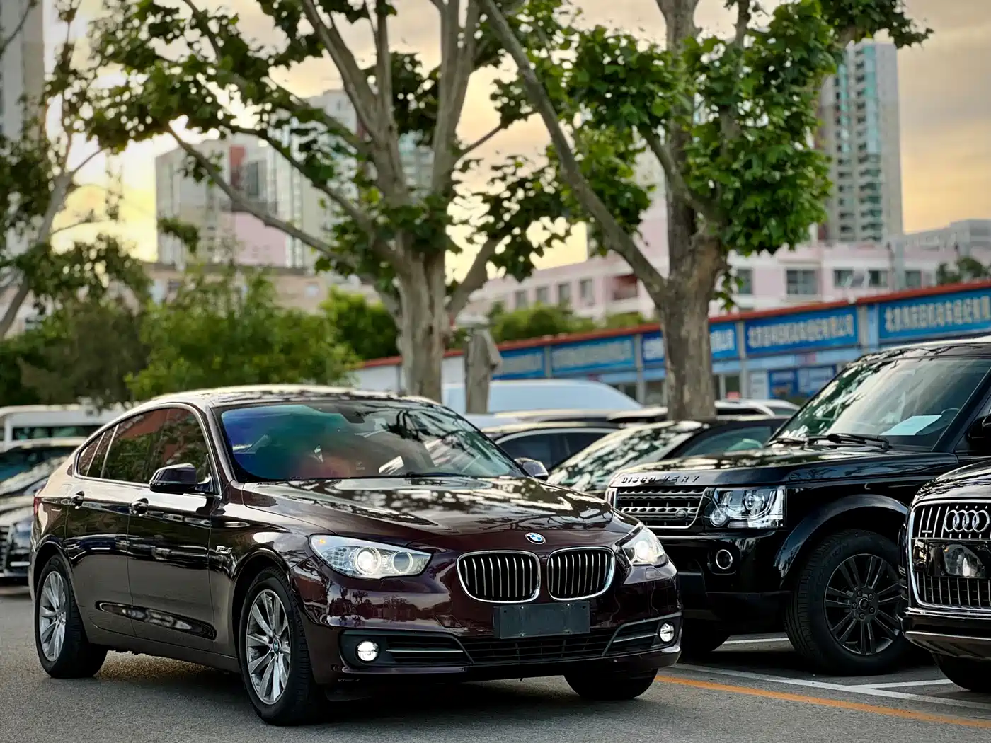 BMW 5 Series GT 2015 528i Leading фото 3