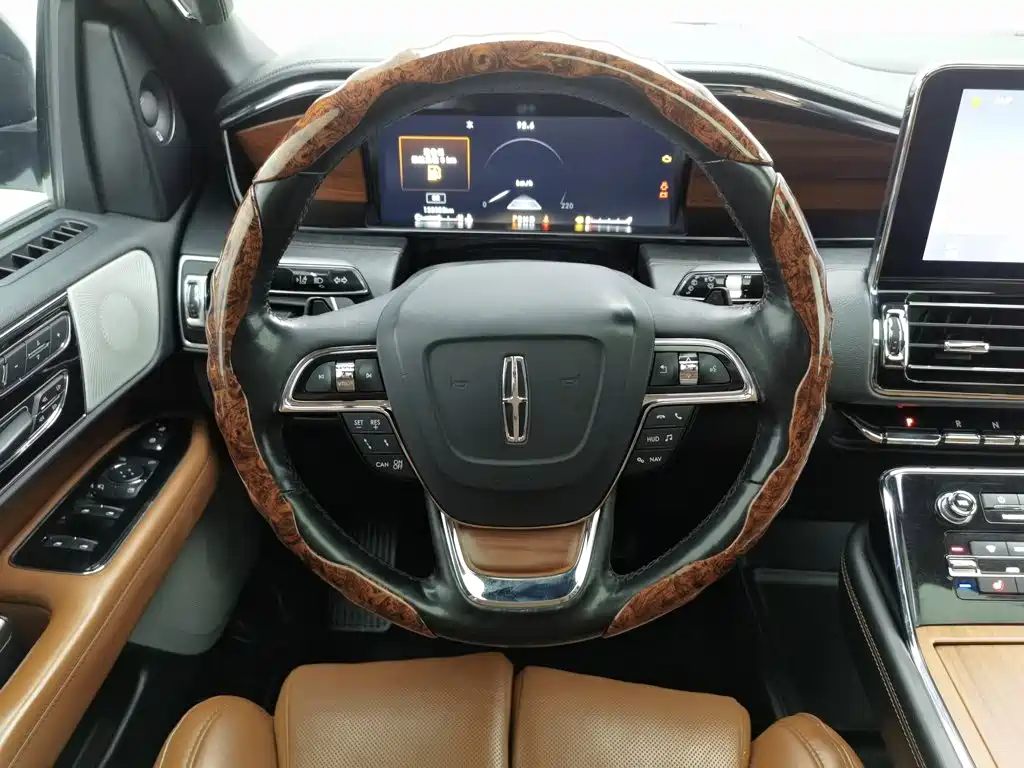 Фото 11 - Lincoln Navigator