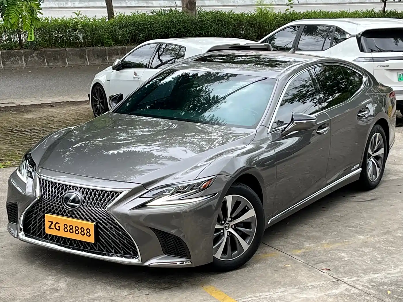 Lexus LS 2018 500h Excellence Edition China V
