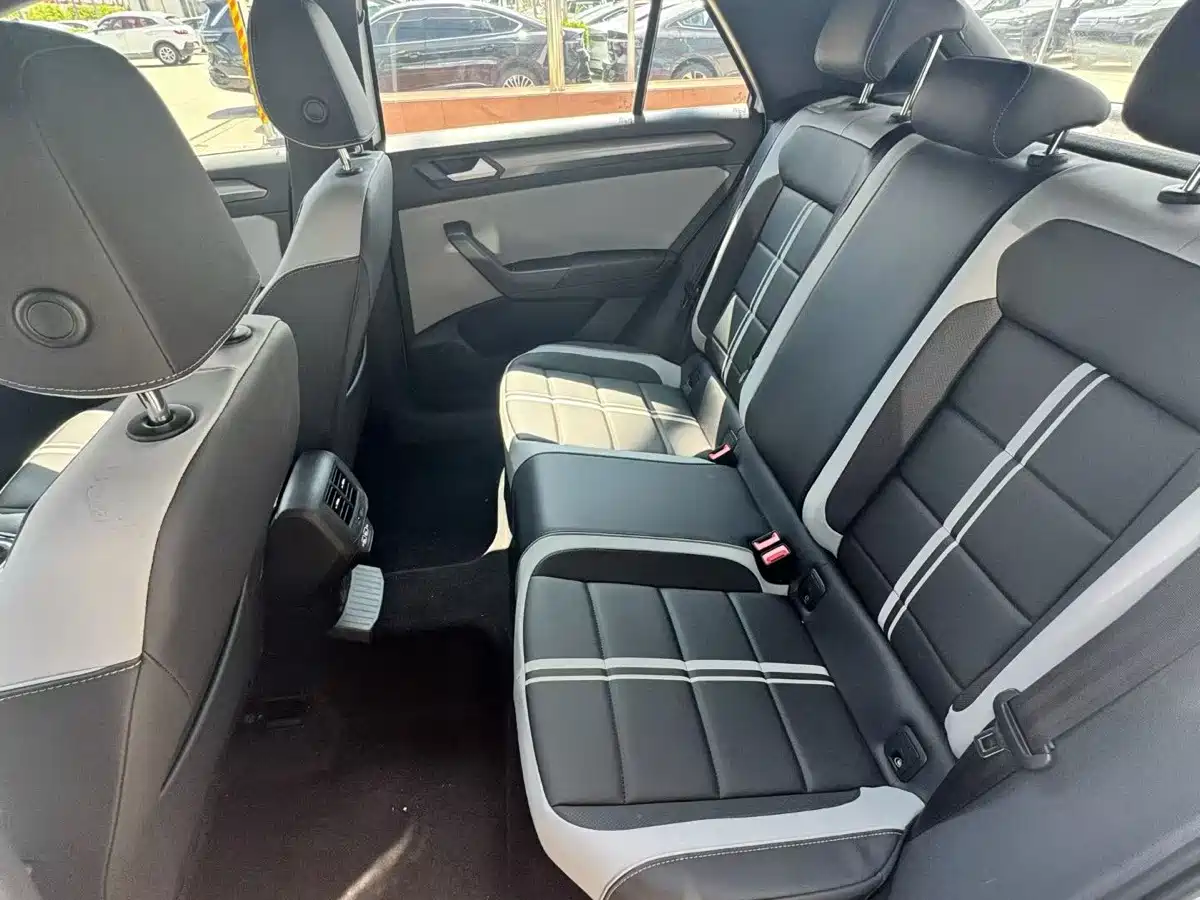 Volkswagen T-ROC 2026 2026 300TSI DSG 2WD Morning Light Edition
