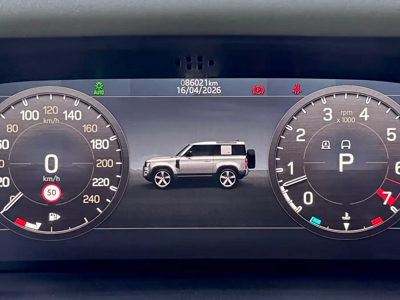 Land Rover Defender 2022 Model 90 3.0T P400 XS фото 8