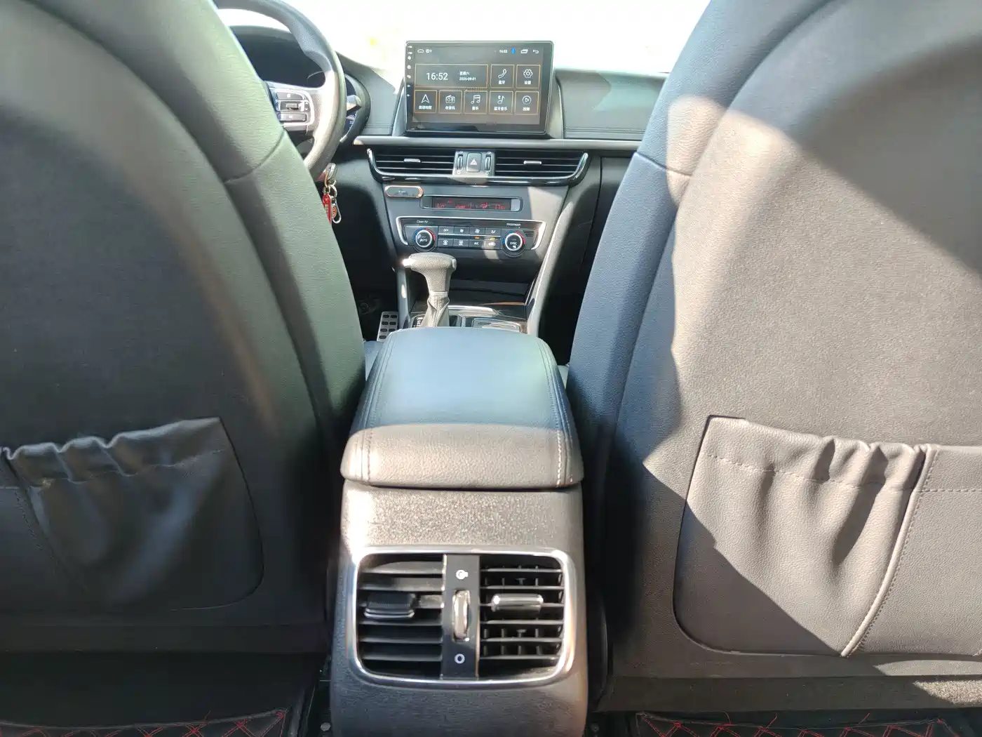 Photo 21 - Kia K5