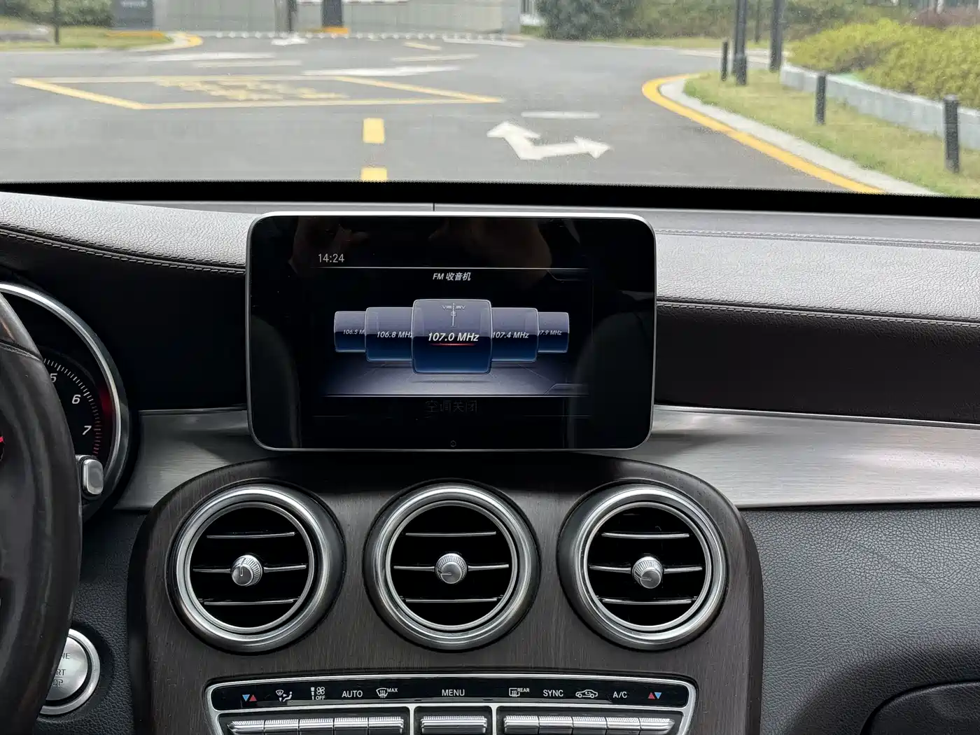 Mercedes-Benz GLC 2017 GLC 200 4MATIC фото 41