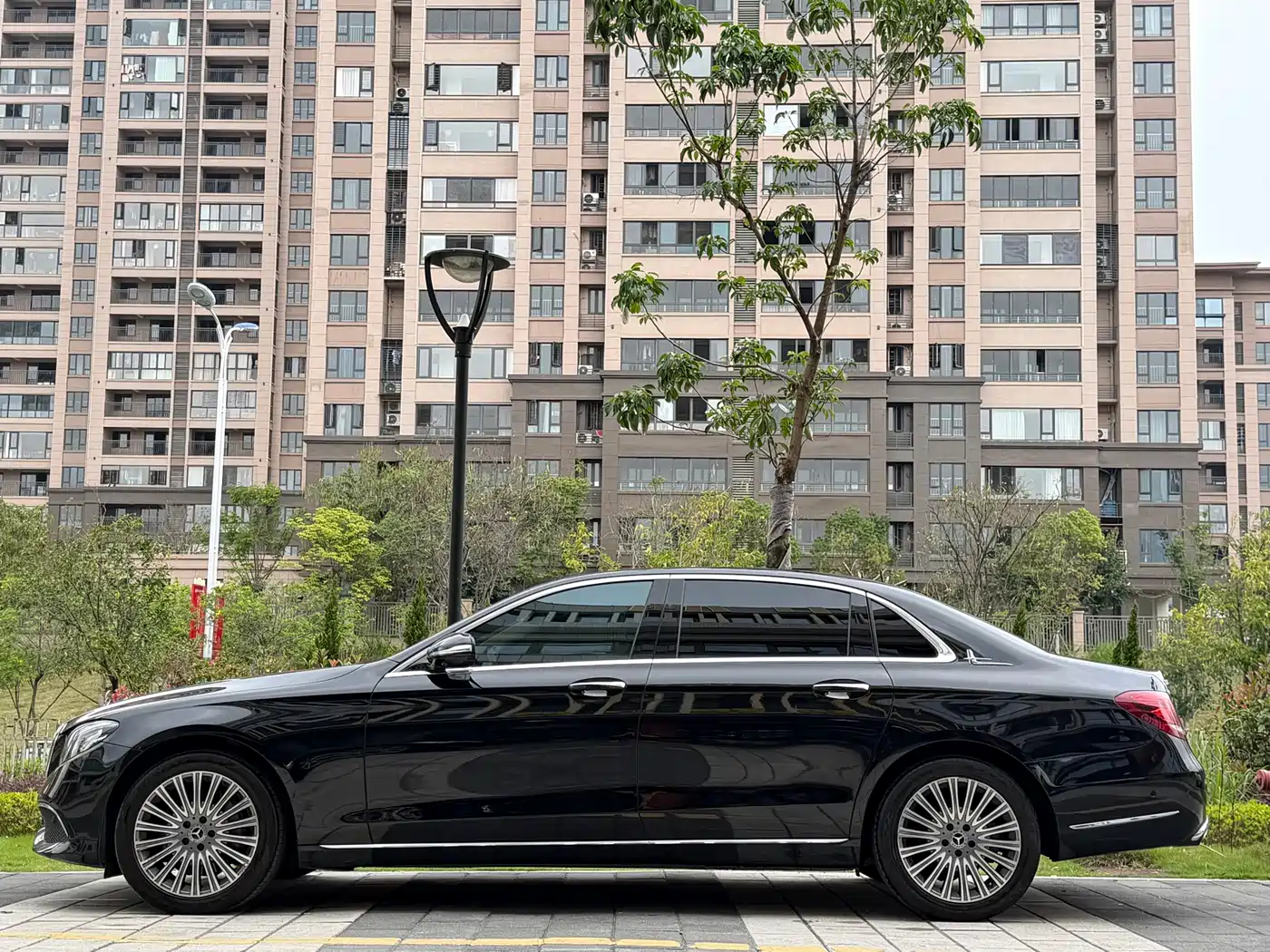 Mercedes-Benz E-Class 2020 E 300 L Fashion фото 2