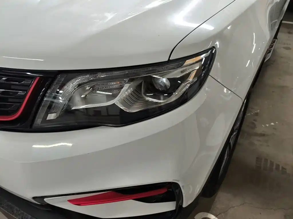 Фото 24 - Geely Atlas