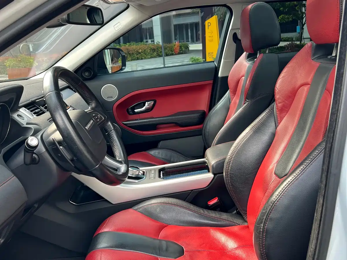 Land Rover Range Rover Evoque (Import) 2013 2.0T 5-Door Spark Limited Edition фото 9
