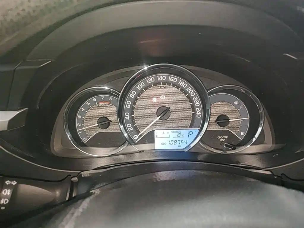 Toyota Corolla 2014 1.6L CVT GL фото 12