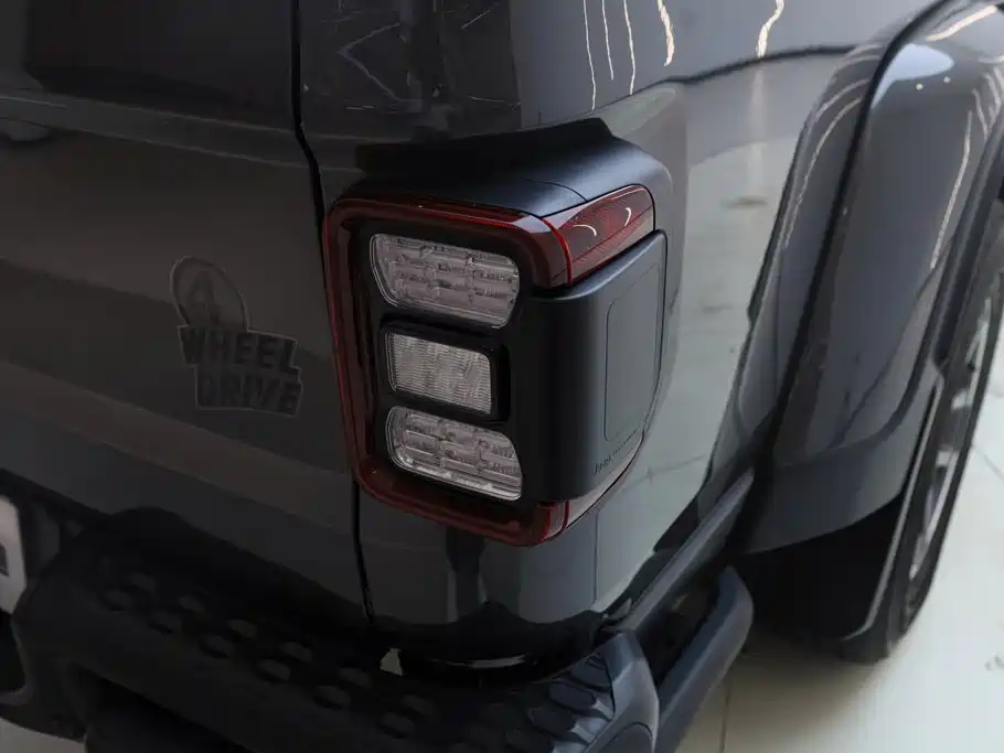 Photo 9 - Jeep Gladiator