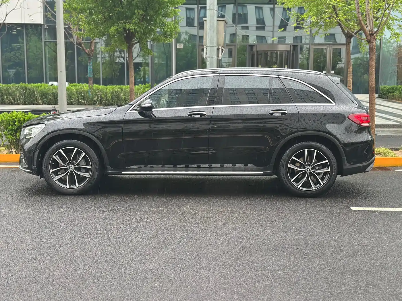 MERCEDES-BENZ GLC