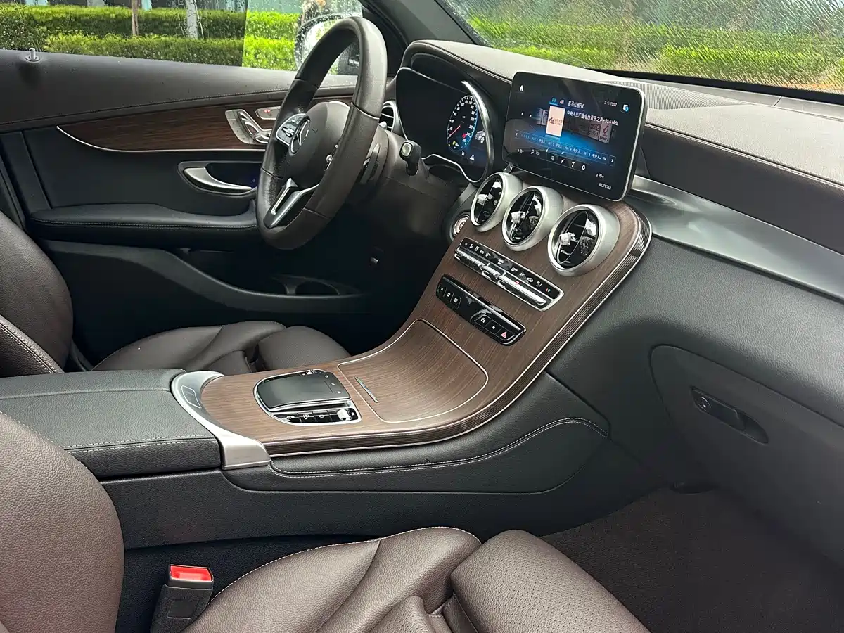 MERCEDES-BENZ GLC