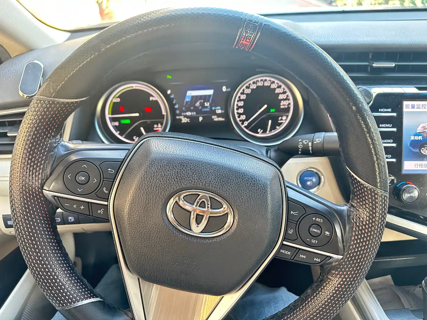 Toyota Camry 2018 Hybrid 2.5HG Luxury Edition фото 12