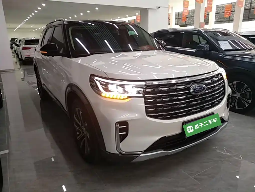 Photo 4 - Ford Explorer