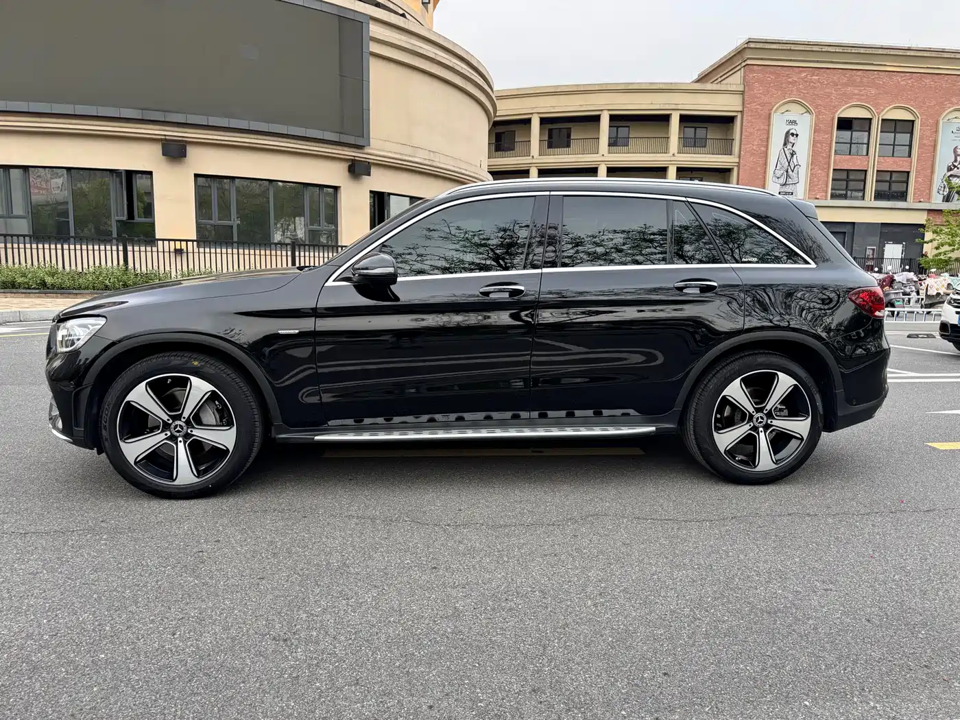 Mercedes-Benz GLC 2022 Facelift GLC 300 L 4MATIC Dynamic Collector's Edition фото 4