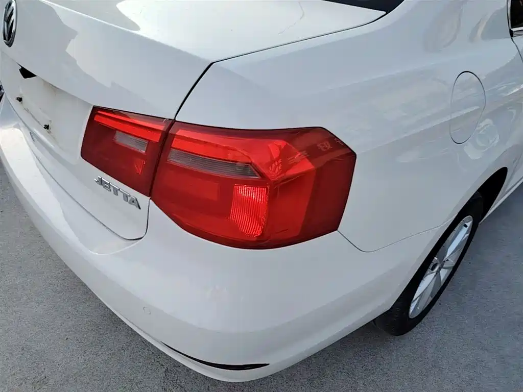 Volkswagen Jetta 2015 1.6L Manual Comfort фото 8