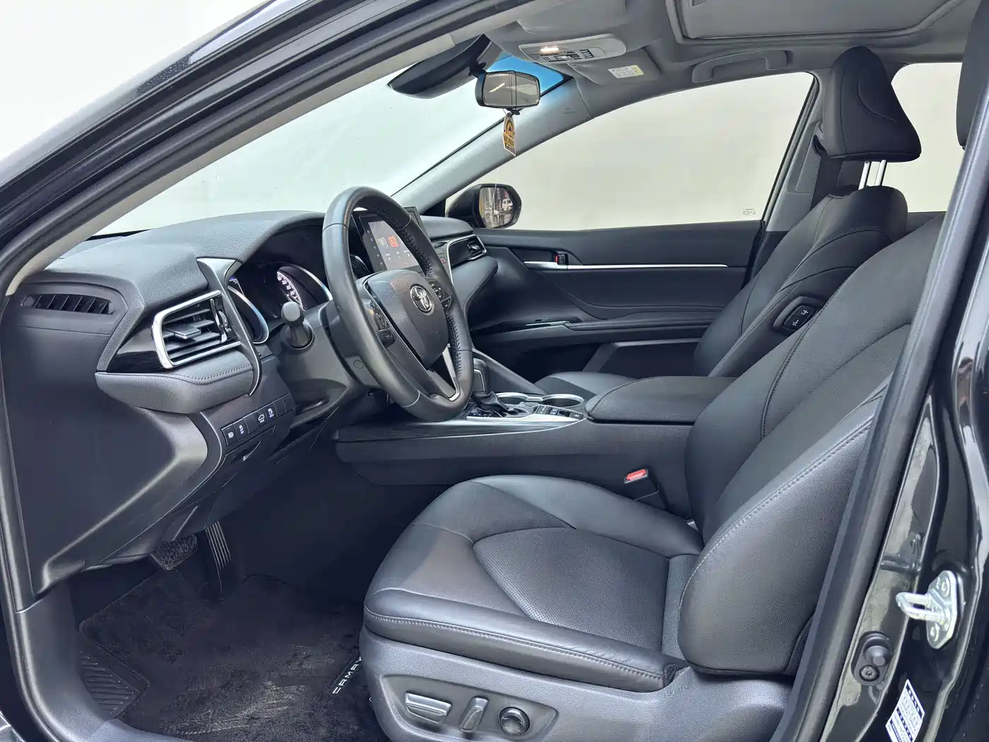 Toyota Camry 2023 Hybrid 2.5HGVP Leading Edition фото 5