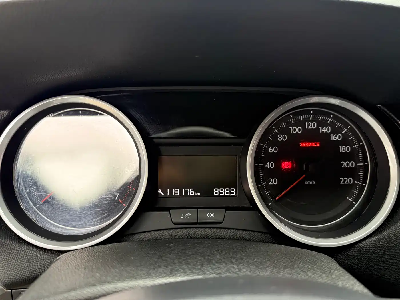 Peugeot 408 2015 Model 1.2T Automatic Luxury Edition фото 14