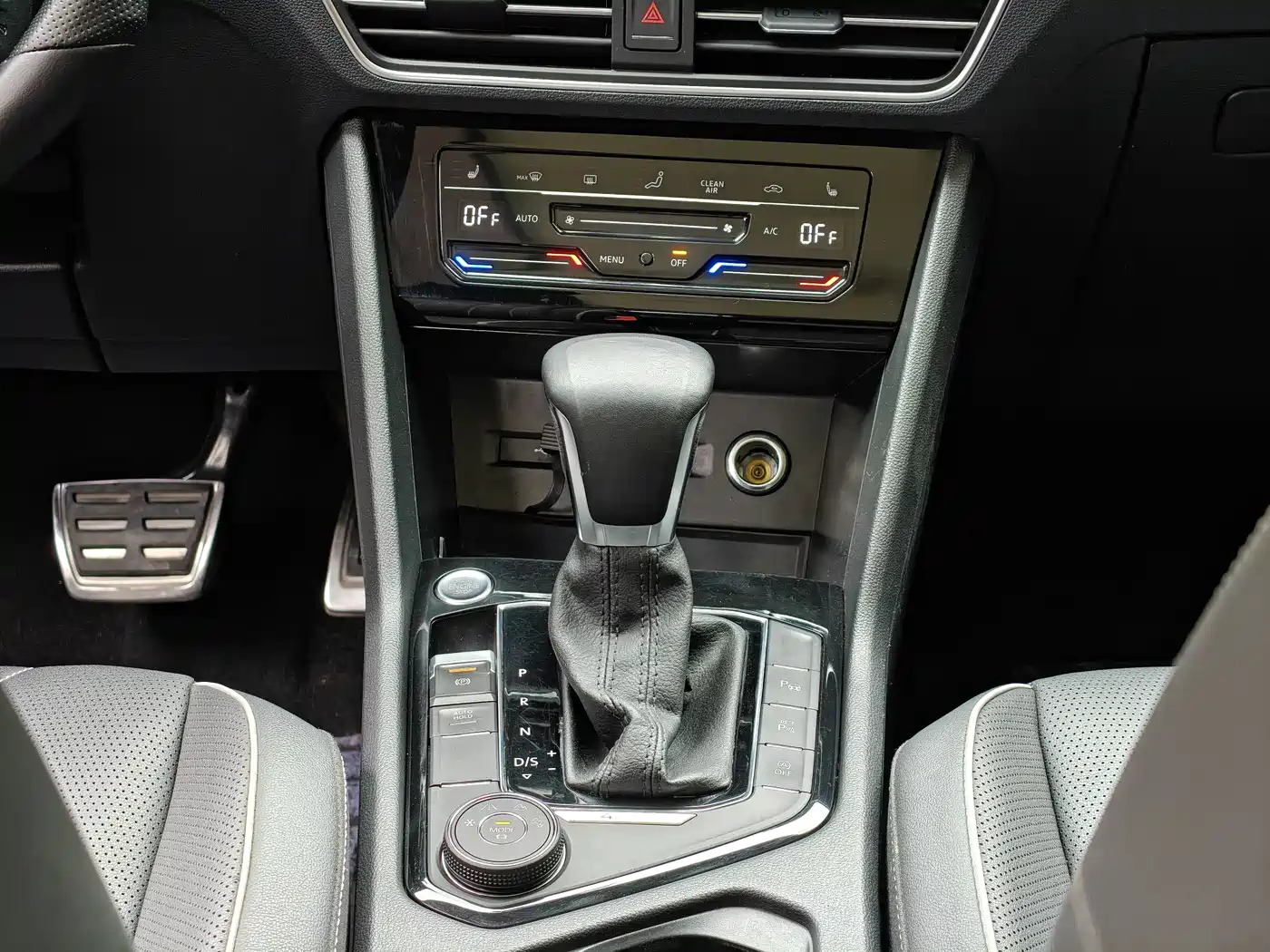 Volkswagen Tiguan L 2022 380TSI Automatic 4WD R-Line Cross Edition 7-Seater фото 13