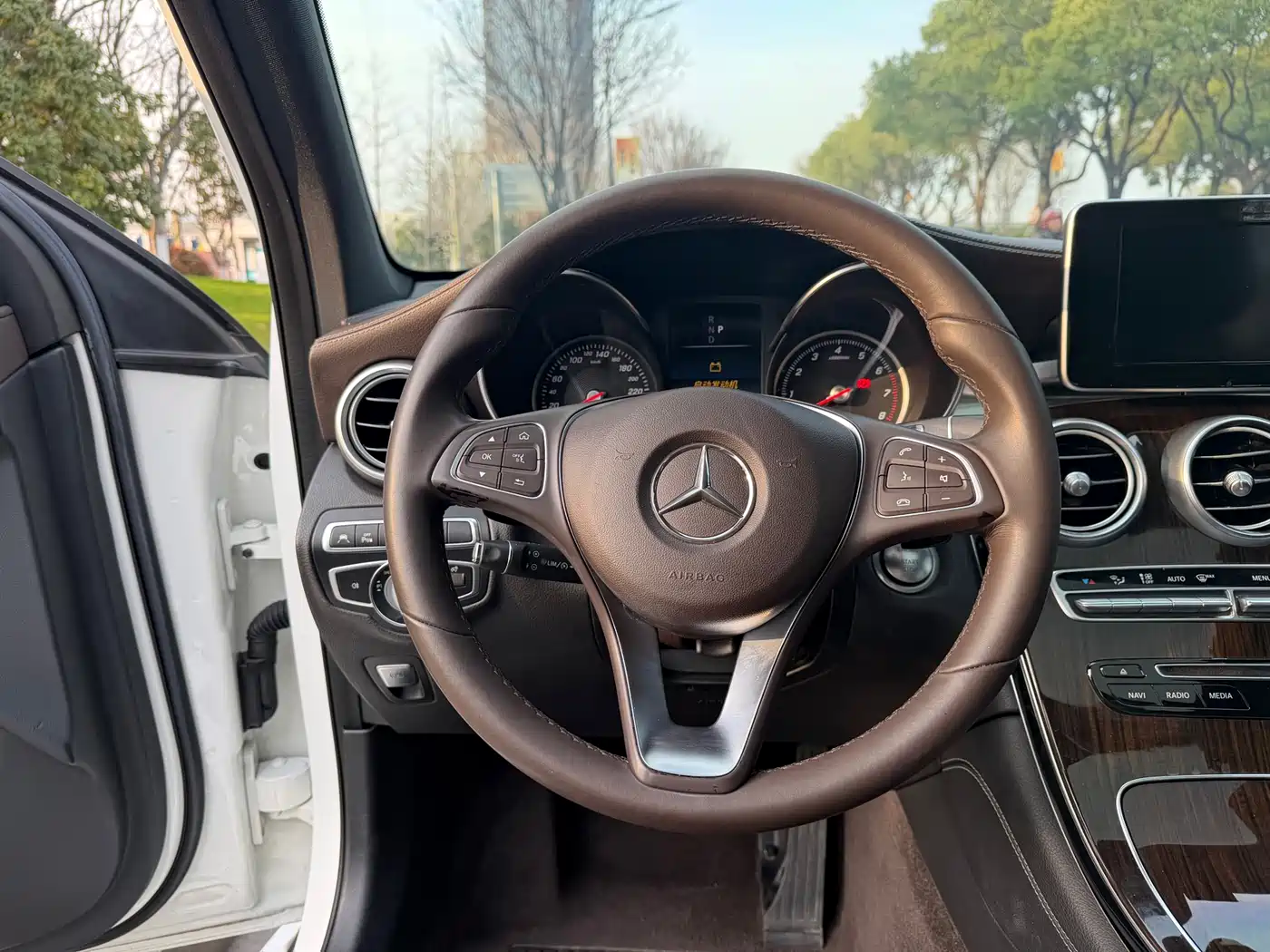 Mercedes-Benz GLC 2018 Facelift GLC 260 4MATIC Luxury фото 14