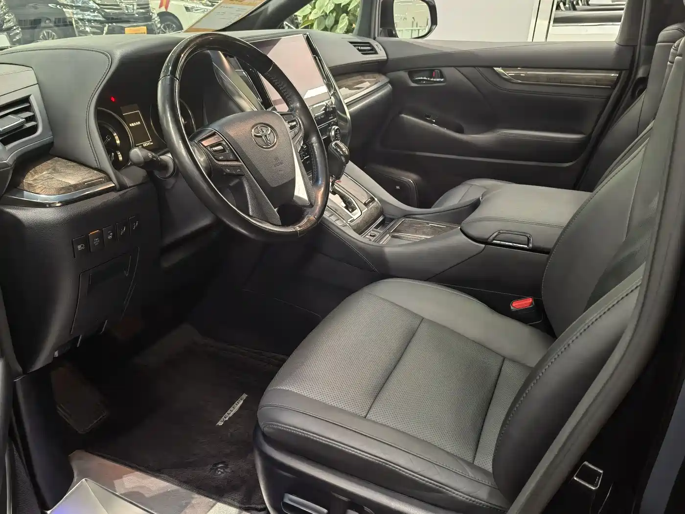 Toyota Vellfire 2021 Crown Hybrid 2.5L HV Supreme Edition фото 7