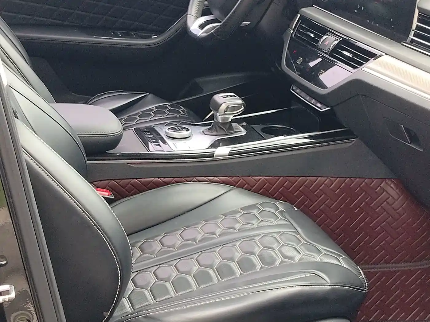 Hongqi HS5 2020 2019 2.0T Smart Connect Enjoy Edition