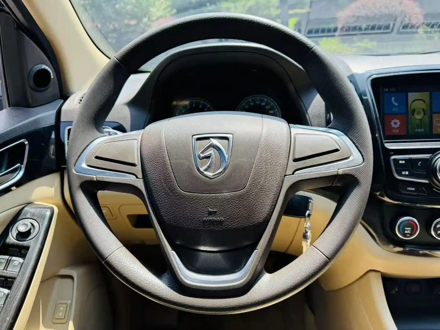 Baojun 730 2015 2014 1.5L Manual Comfort 7-seater