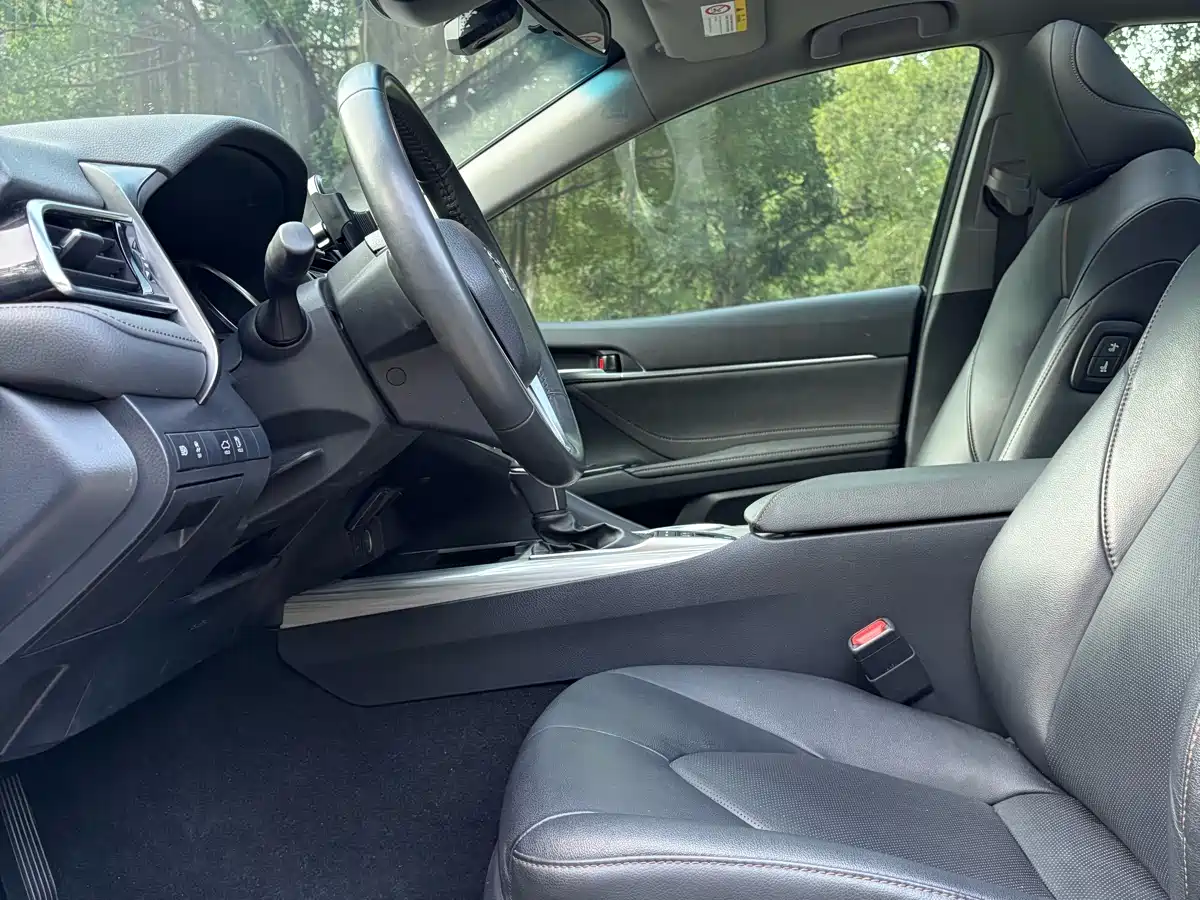 Toyota Camry 2021 Hybrid 2.5HG Luxury Edition фото 16