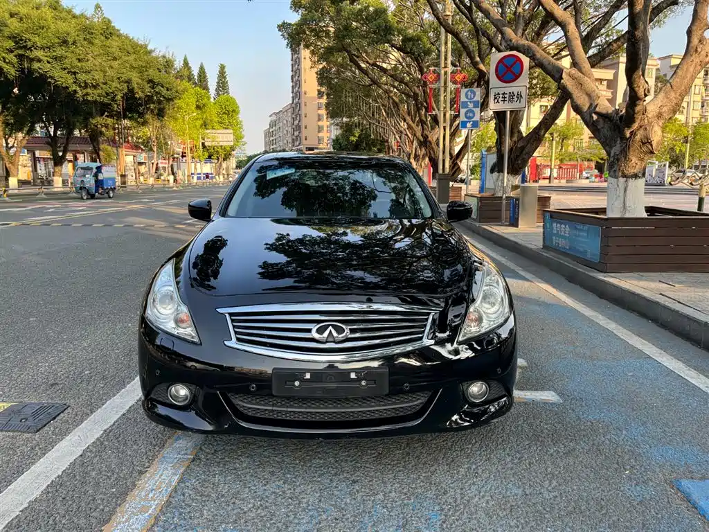 Infiniti G Series 2011 2010 Model G25 Sedan Luxury Sport Edition