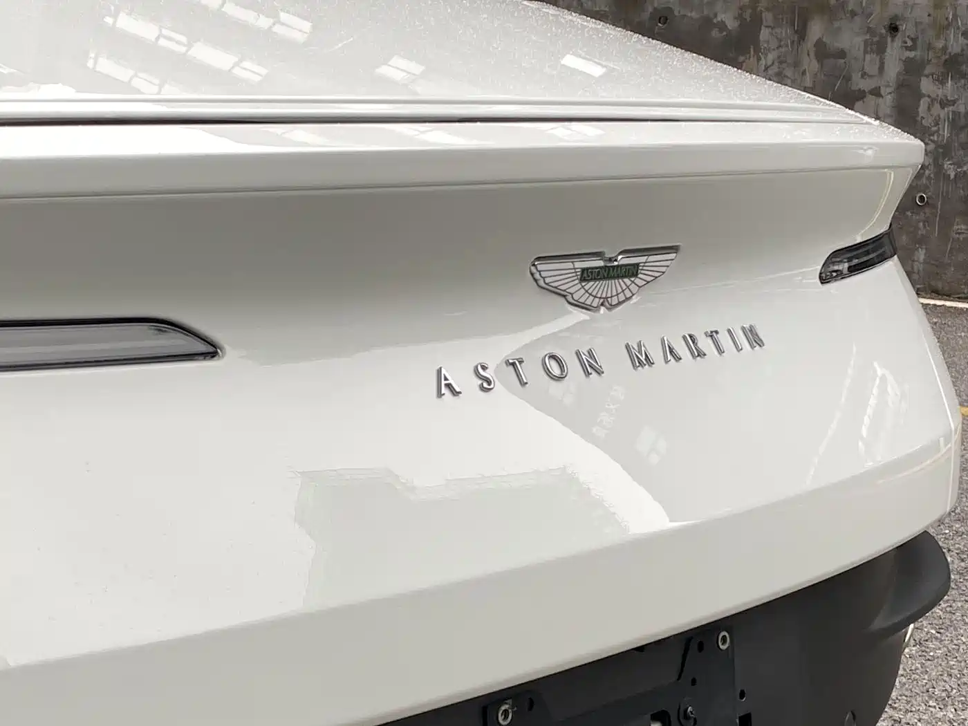 ASTON MARTIN DB11