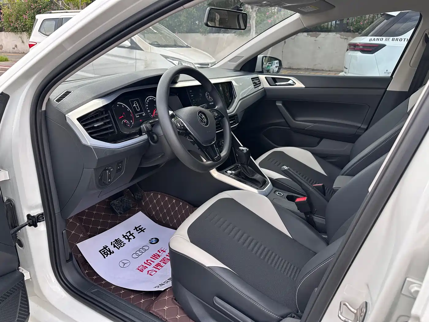 Volkswagen Polo 2021 Plus 1.5L Automatic Colorful Tech Edition фото 10