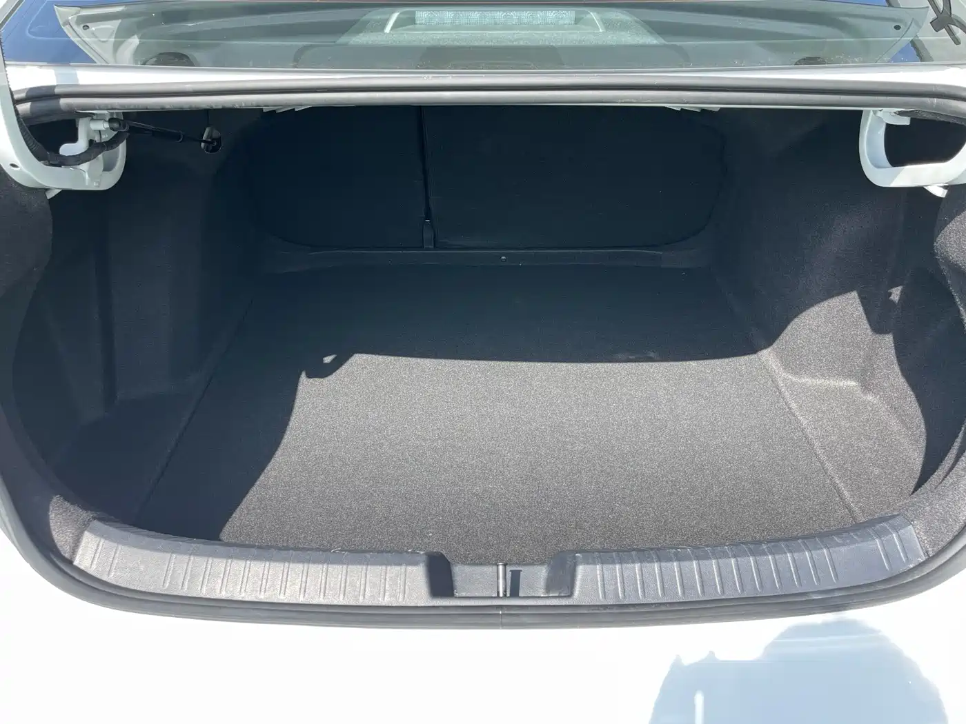 Volkswagen Sagitar 2025 300TSI DSG Surpass Edition фото 12