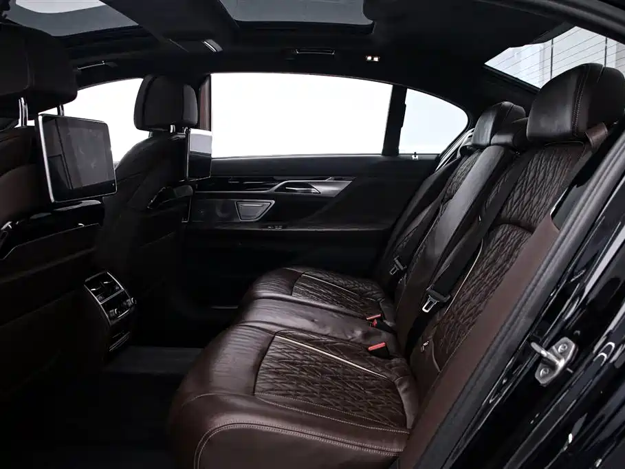 BMW 7 Series 2022 740Li xDrive Executive M Sport Package фото 14