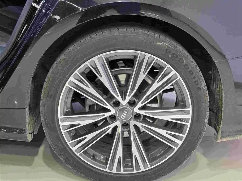 صورة 10 - Audi A6L