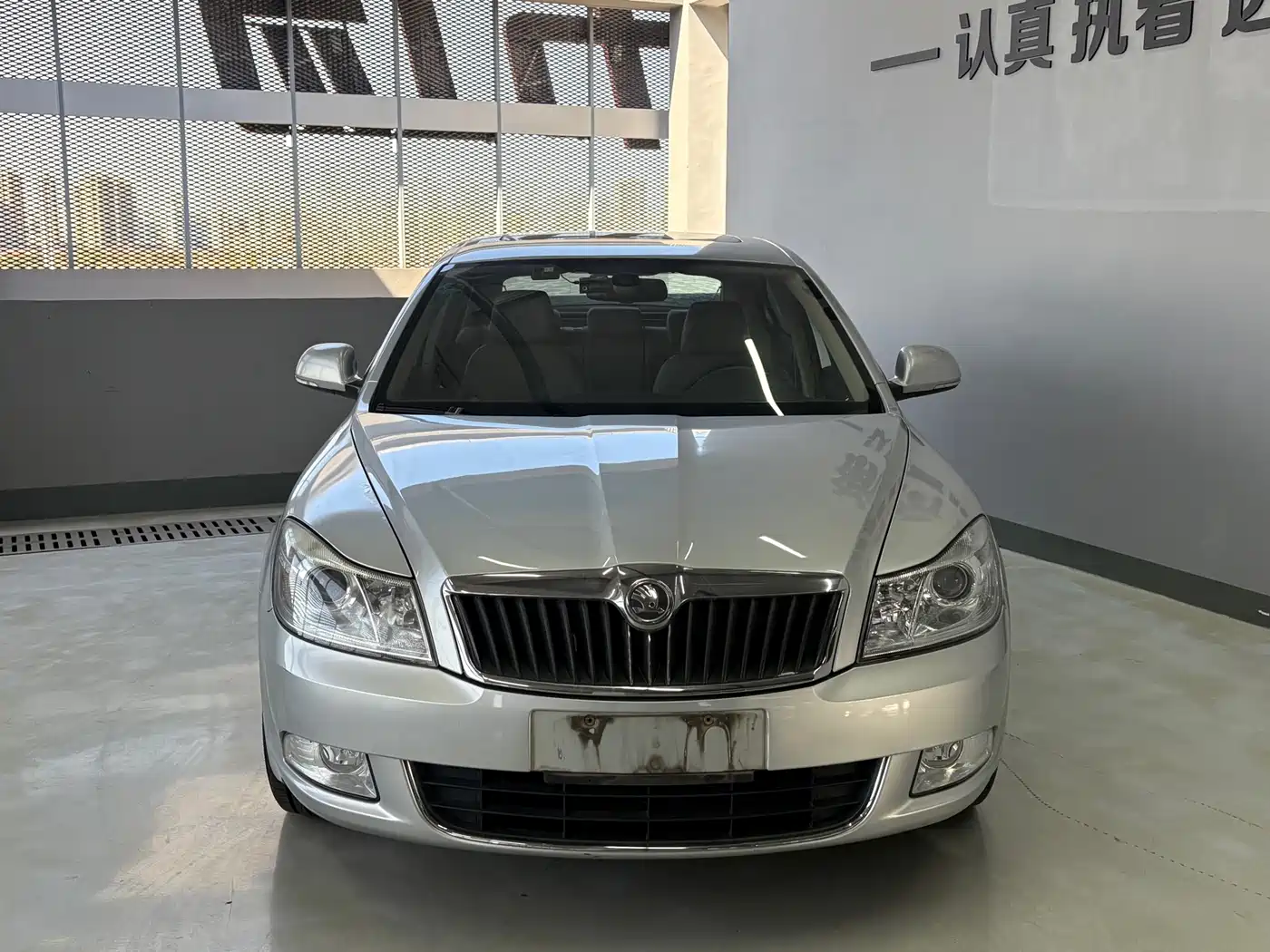 Škoda Octavia 2014 1.6L Auto Yijun Edition фото 2