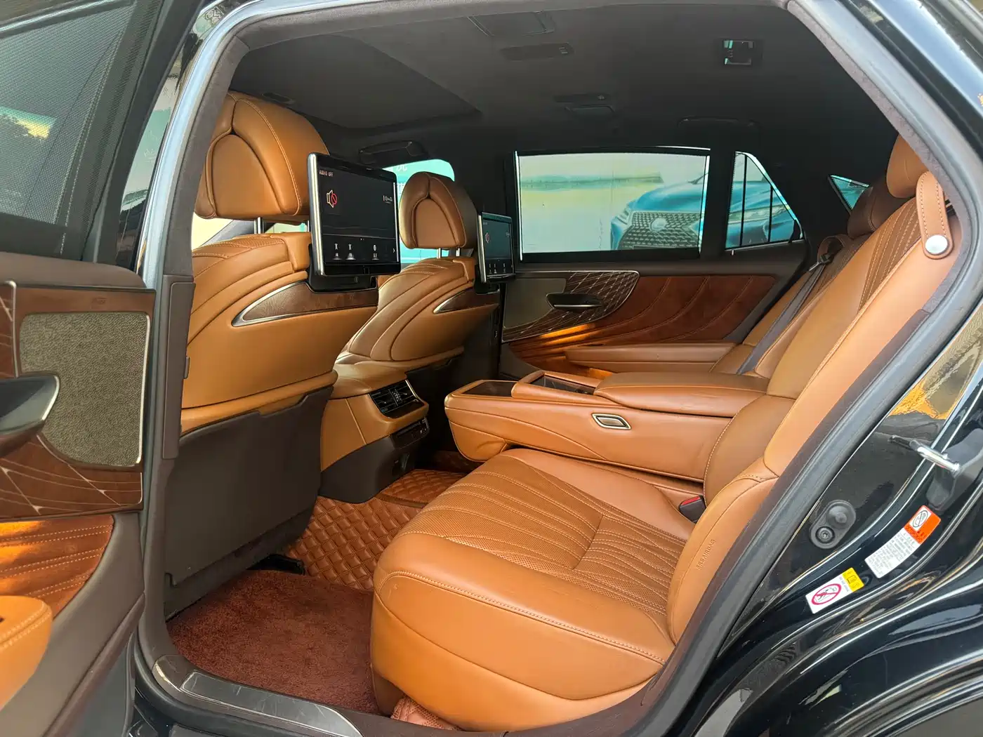 Lexus LS 2018 500h Executive Edition China V фото 5