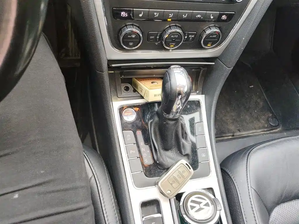 Volkswagen Passat 2014 1.8TSI DSG Executive Edition фото 7