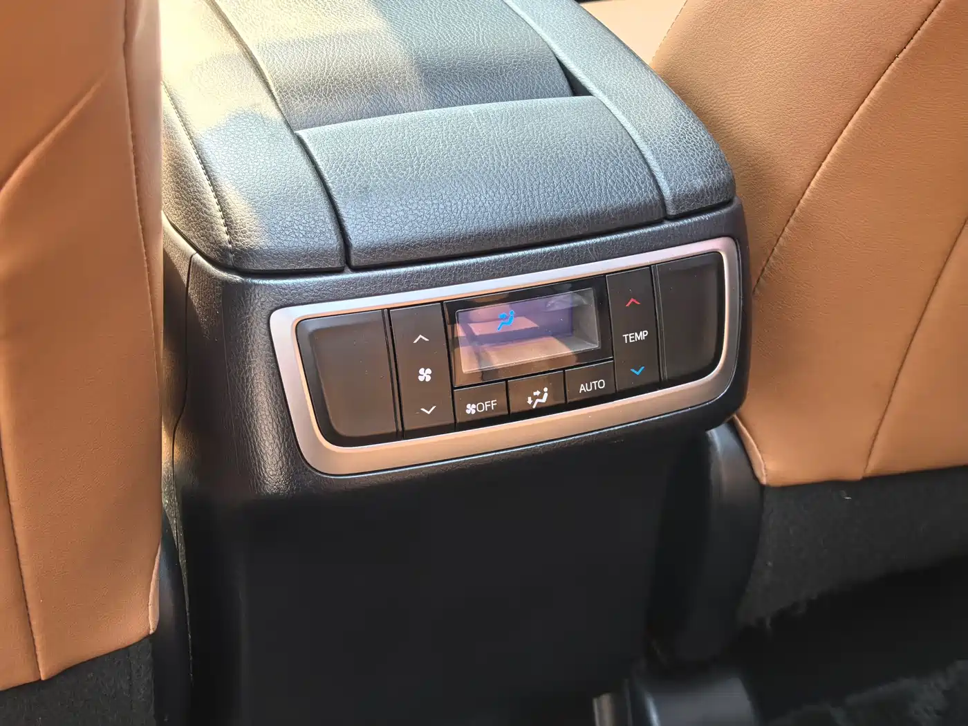 Toyota Highlander 2018 Model 2.0T 4WD Knight Edition 7-Seater China VI фото 14