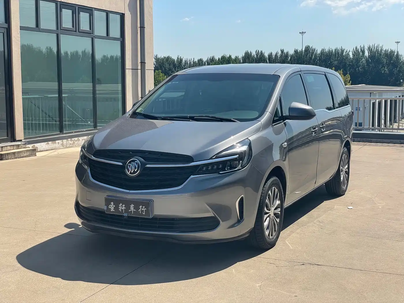 Фото 1 - Buick GL8