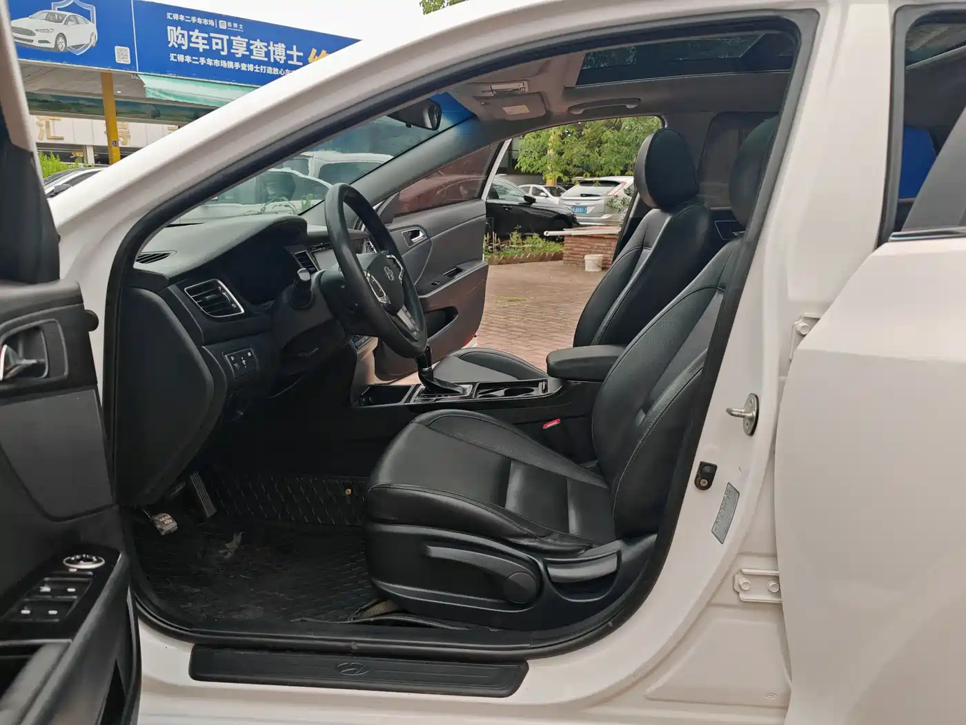 Hyundai Mistra 2014 1.8L Auto Smart GLS фото 5