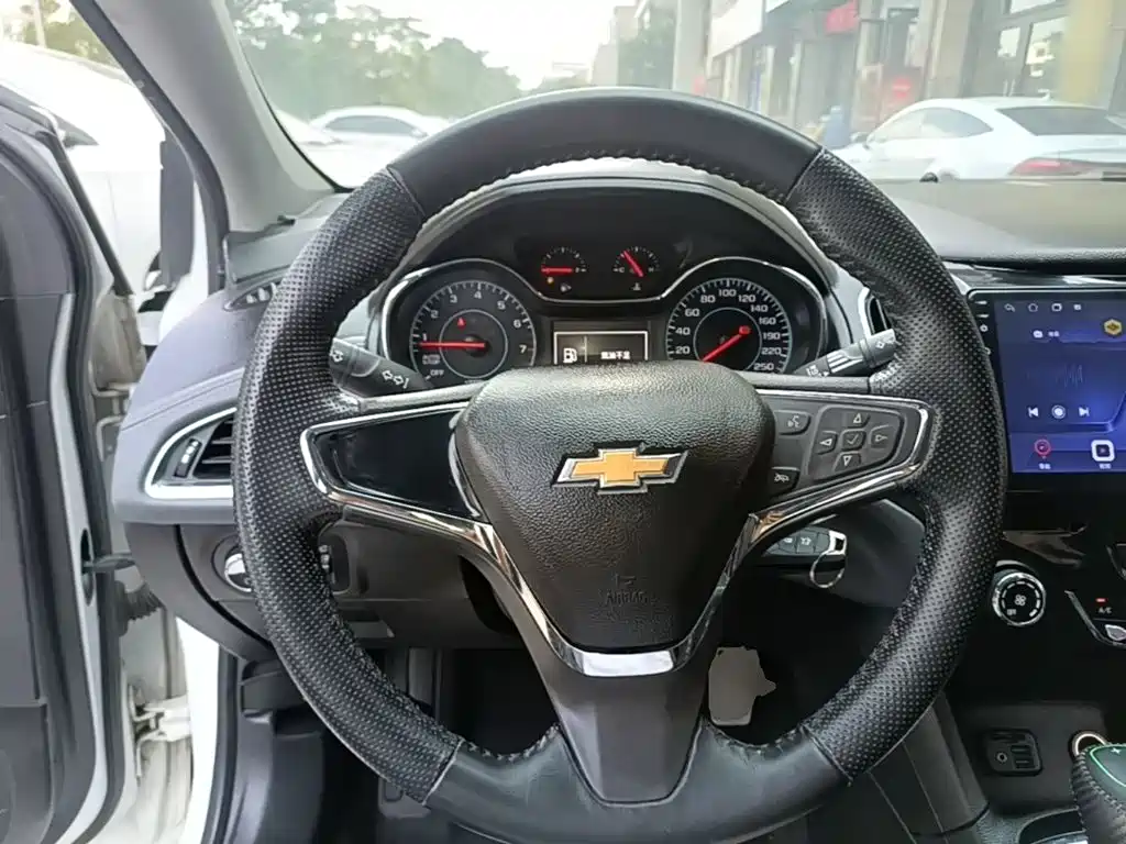 Фото 11 - Chevrolet Cruze