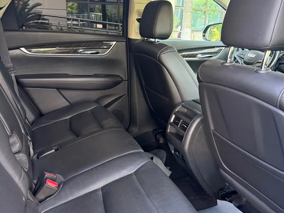 Photo 6 - Cadillac XT5