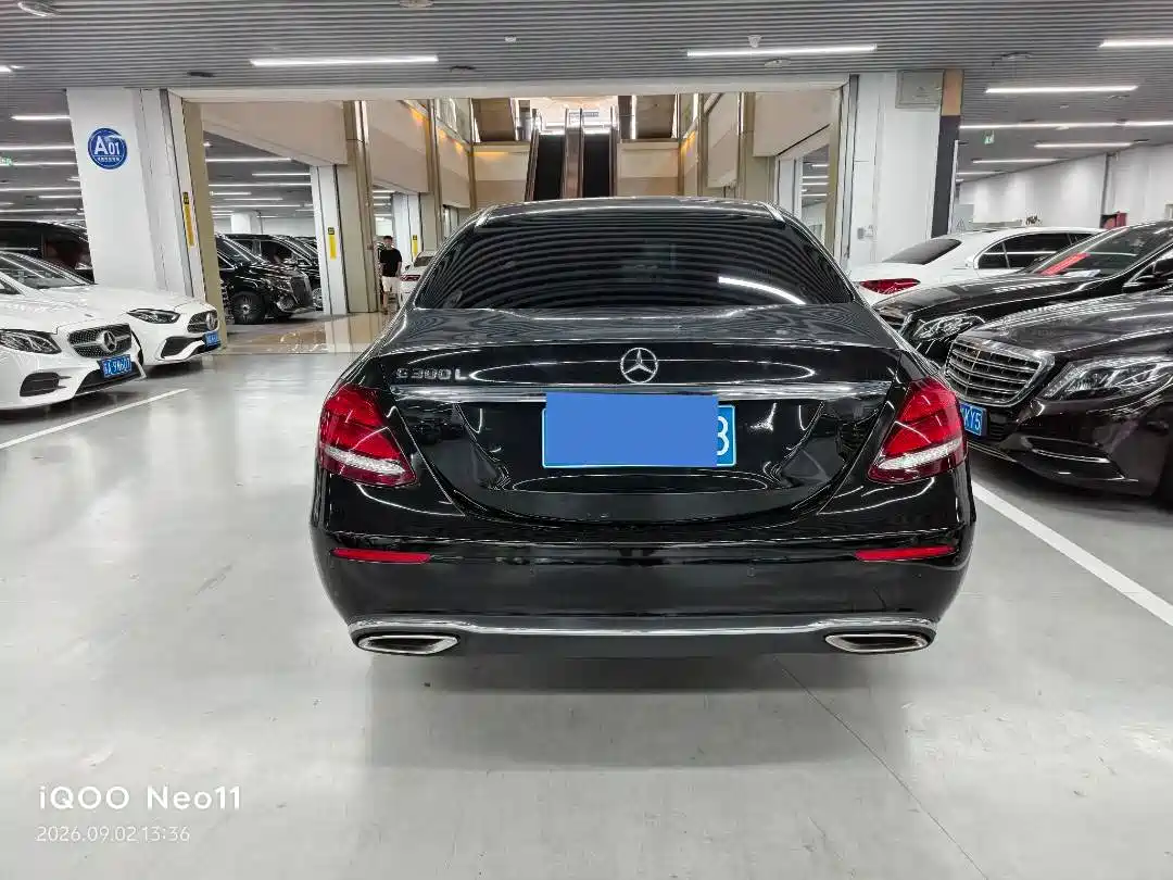 Фото 10 - Mercedes-Benz E-Class