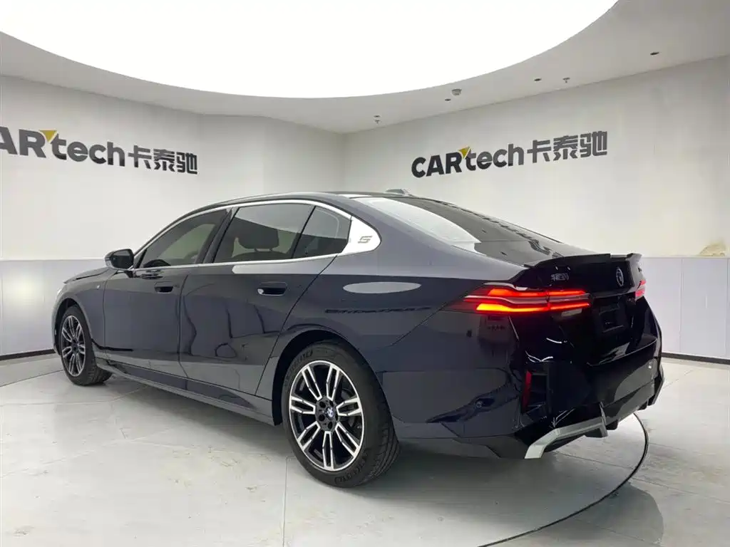 BMW 5 Series 2024 530Li Leading M Sport Package фото 7