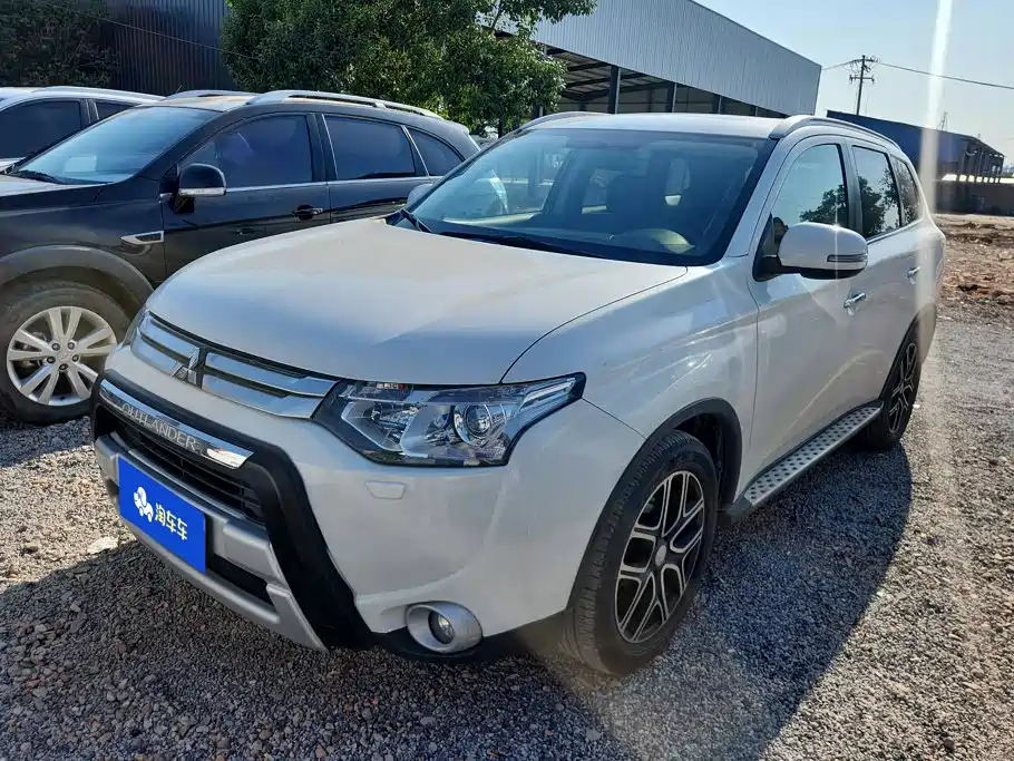 Mitsubishi Outlander (Import) 2015 2014 2.4L 4WD Luxury Value Edition 5-seater