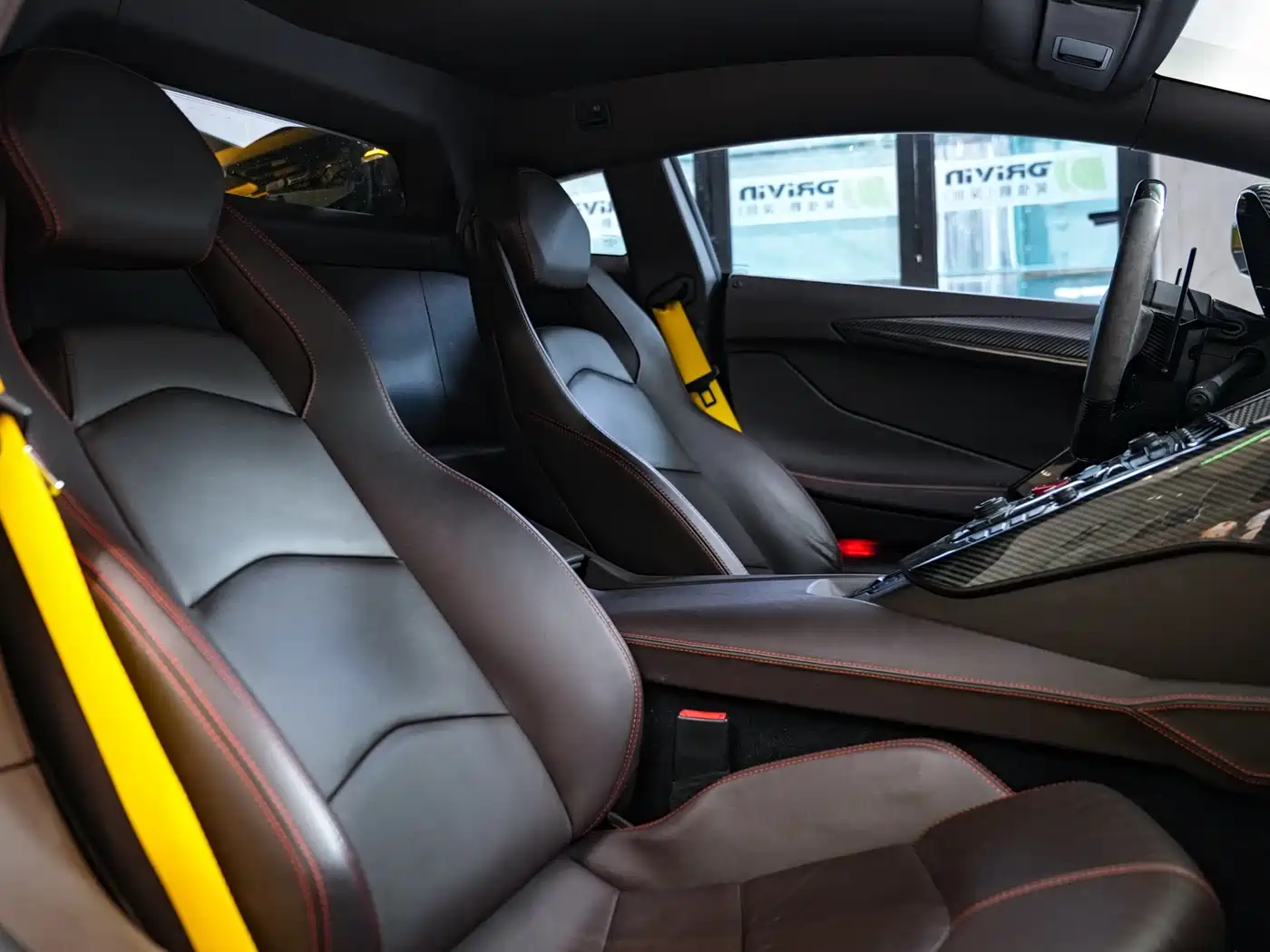 Lamborghini Aventador 2011 LP 700-4 фото 10