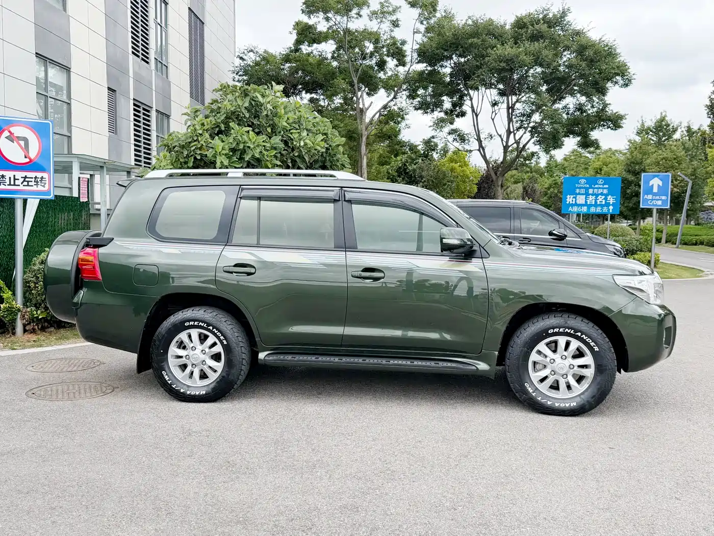 Toyota Land Cruiser (Import) 2014 2015 4.0L V6 Middle East Limited Edition