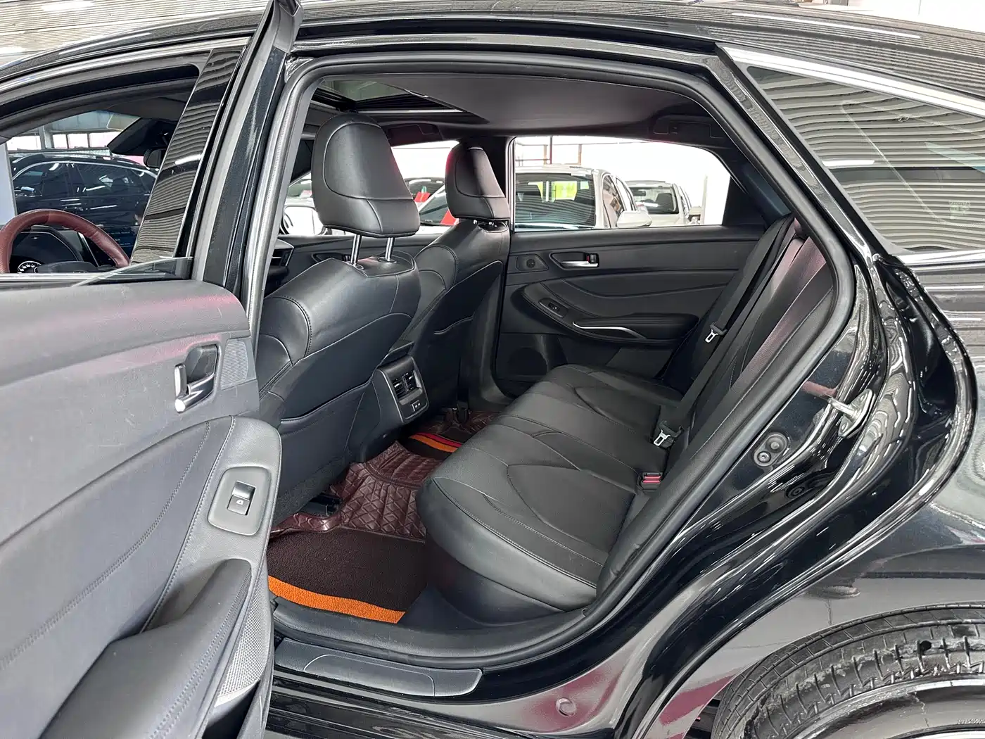 Toyota Avalon 2023 Hybrid 2.5L Luxury Edition фото 14