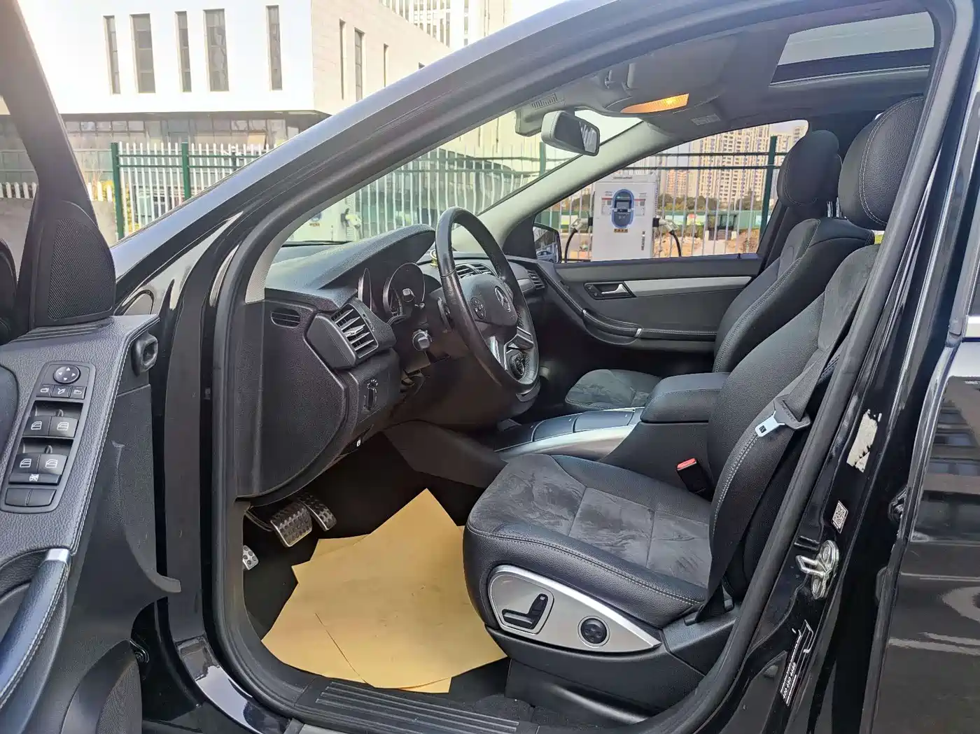 Mercedes-Benz R-Class 2017 R 320 4MATIC Business Collector's Edition фото 9