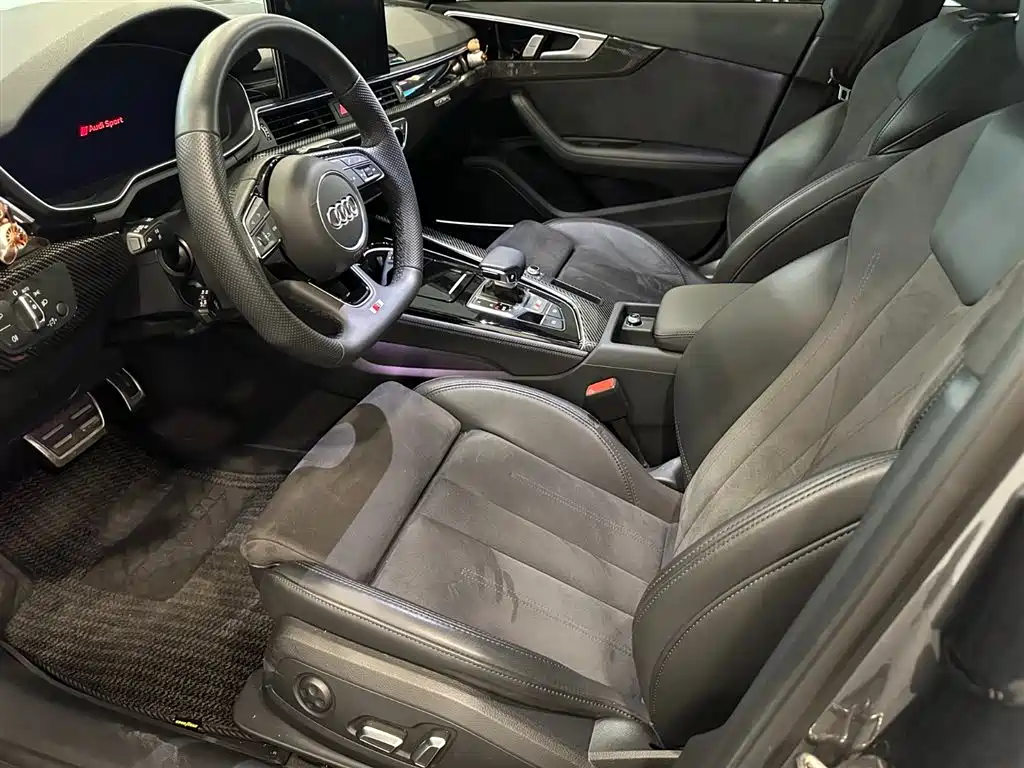 Фото 10 - Audi A4L